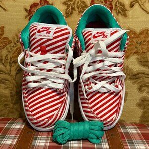 Nike SB Dunk Low Candy Cane Striped Tennis Shoe